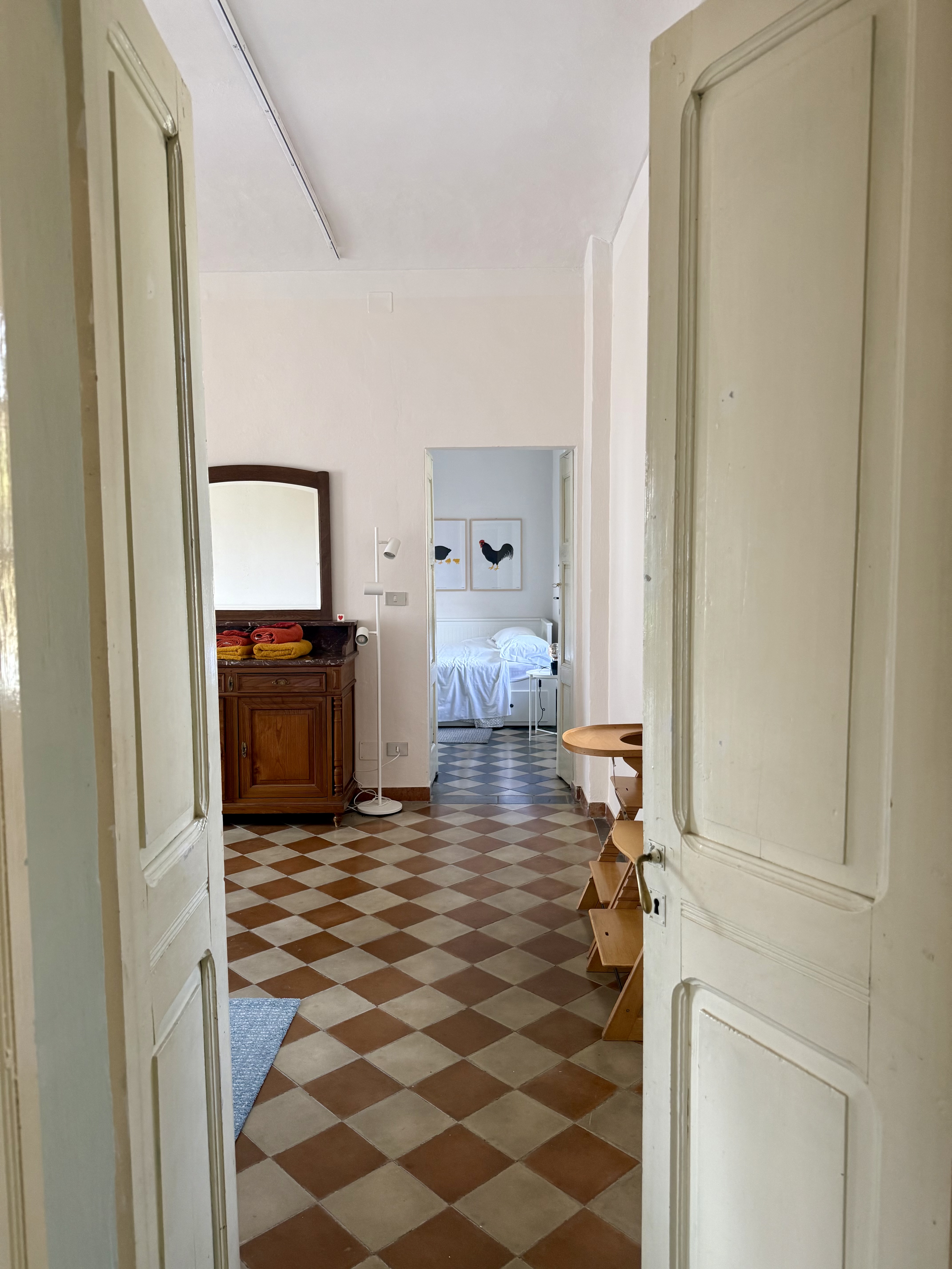 Woonkamer met pelletkachel en oude balken
