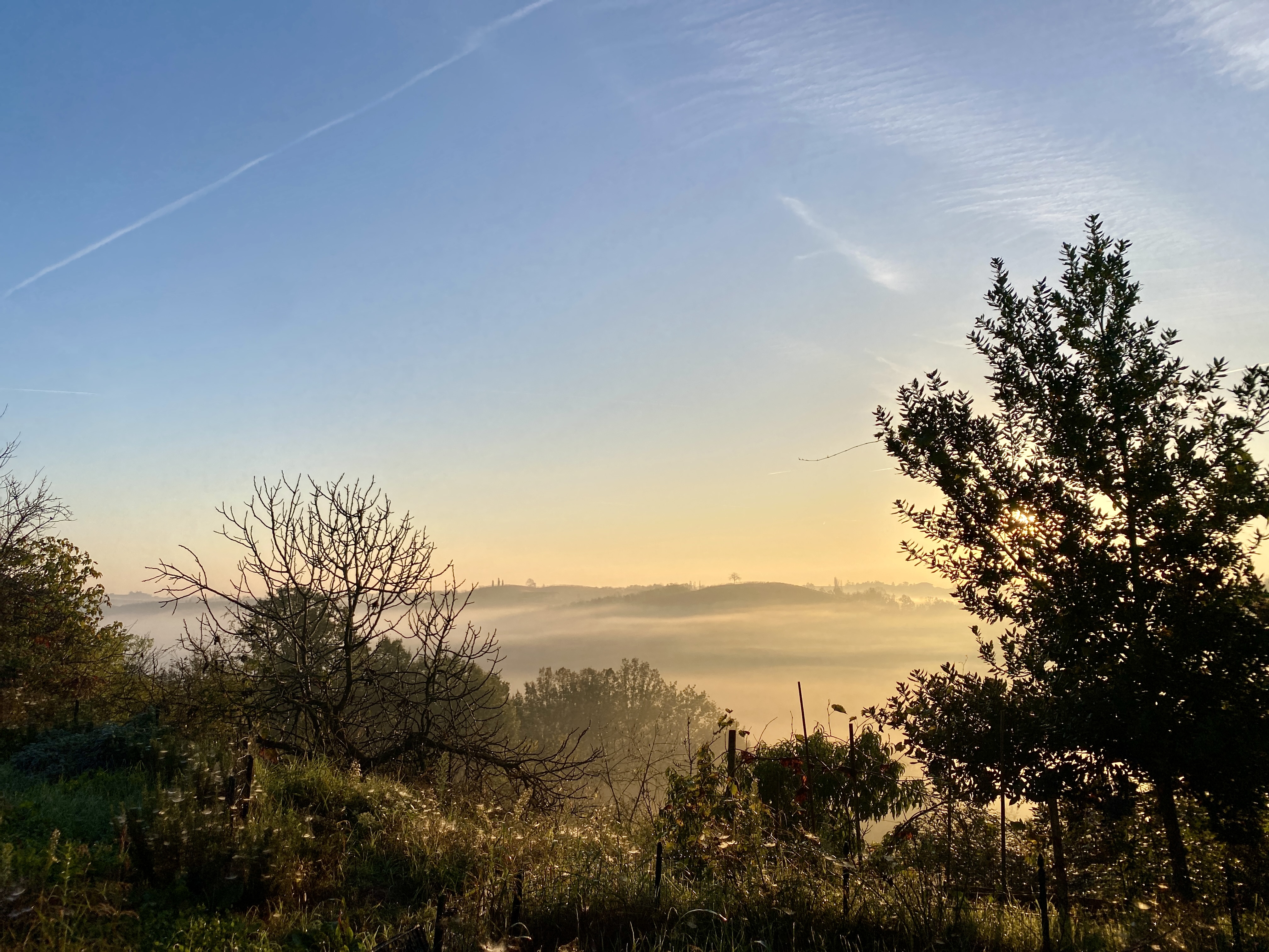Zonsondergang over de Piemonteese heuvels